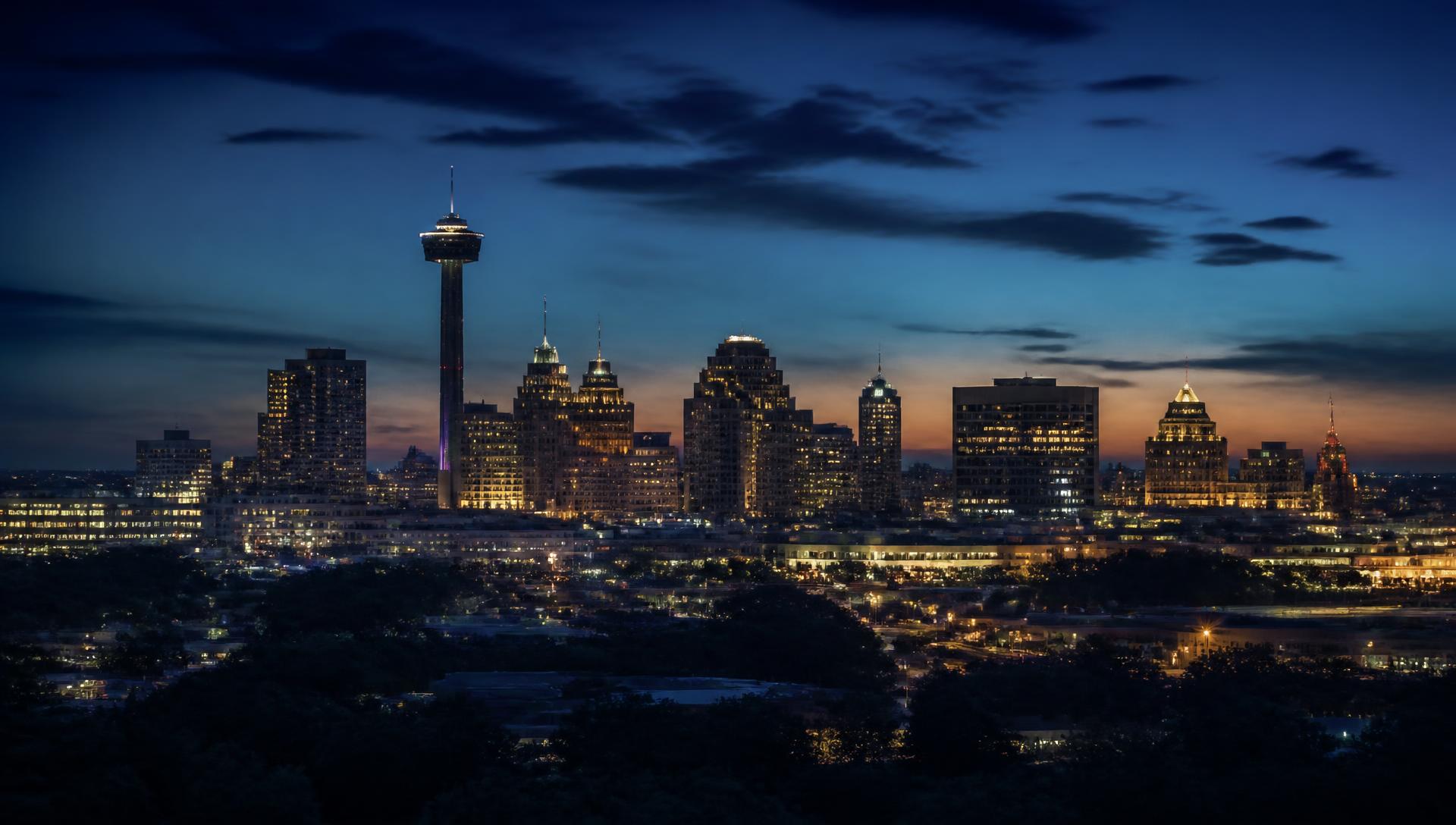 Horizonte de San Antonio con la Torre de las Américas al atardecer